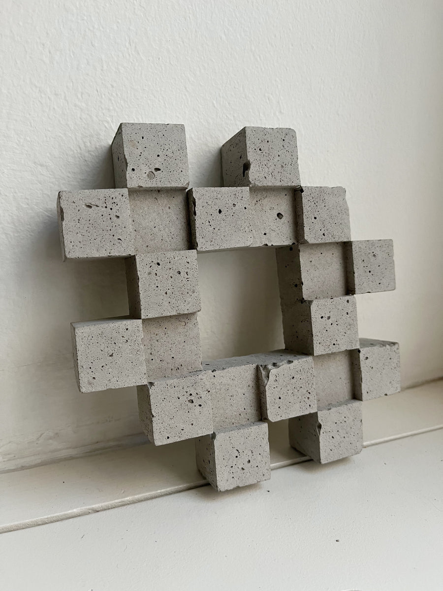 CONCRETE ART OBJECT – Oddcollectors