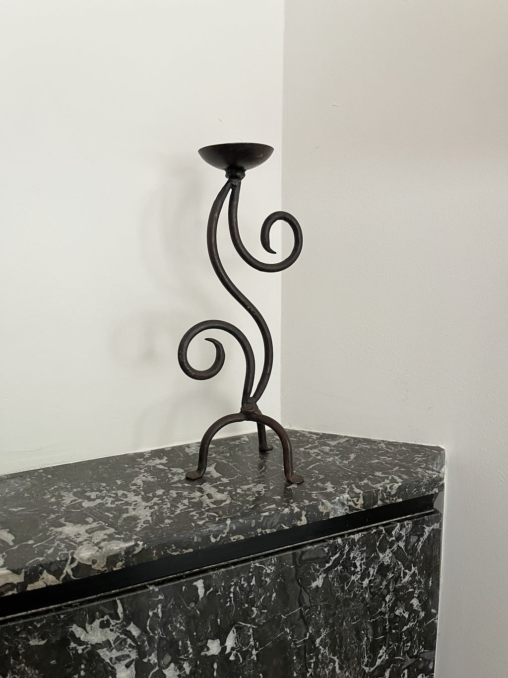 SWIRL CANDLE HOLDER