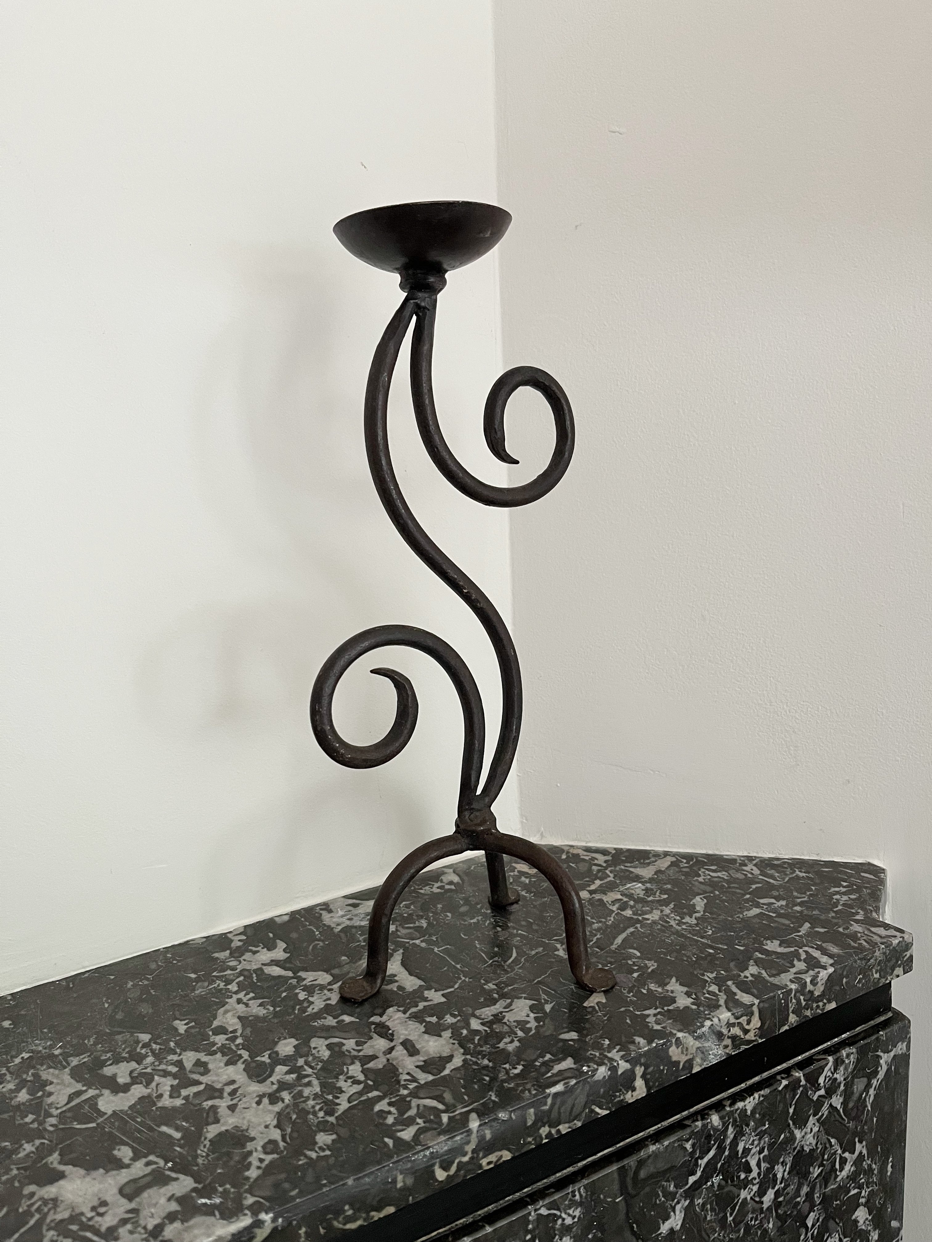 SWIRL CANDLE HOLDER