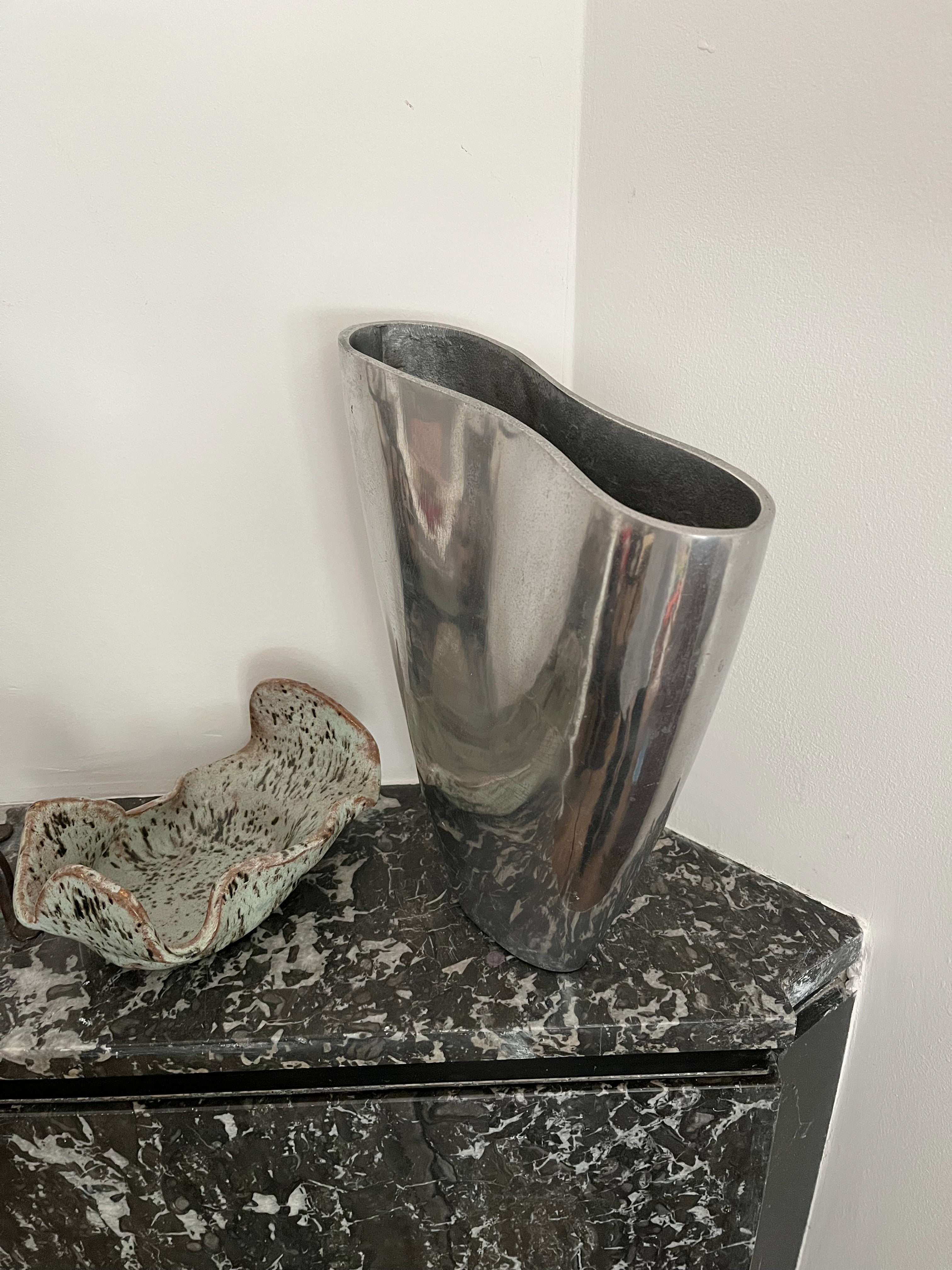 METAL VASE