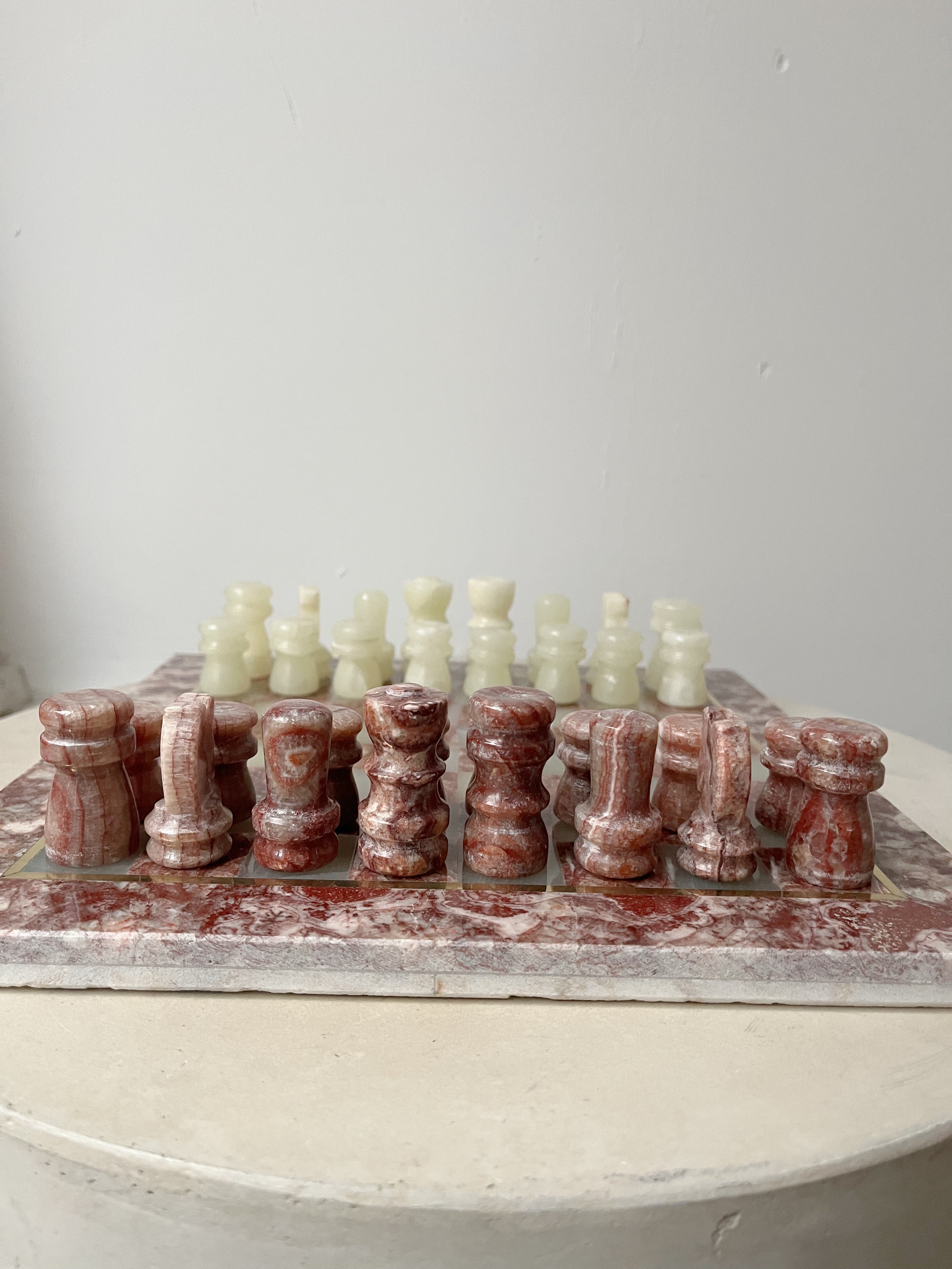 MARBLE CHESS SET BURGUNDY