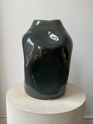 THE WIGGLE VASE MEDIUM