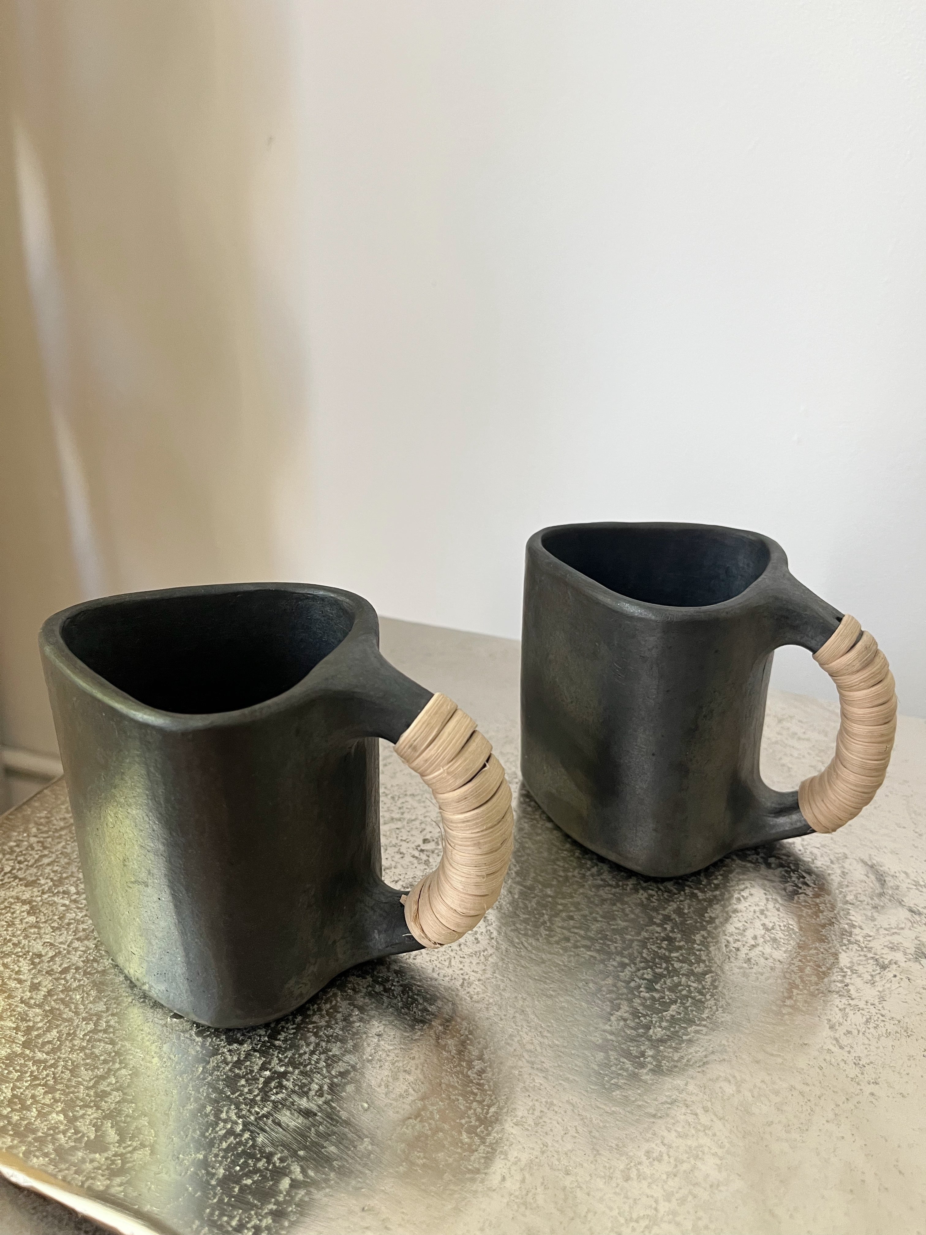 CERAMIC MUGS