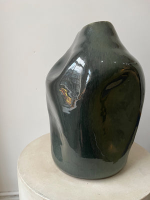 THE WIGGLE VASE MEDIUM