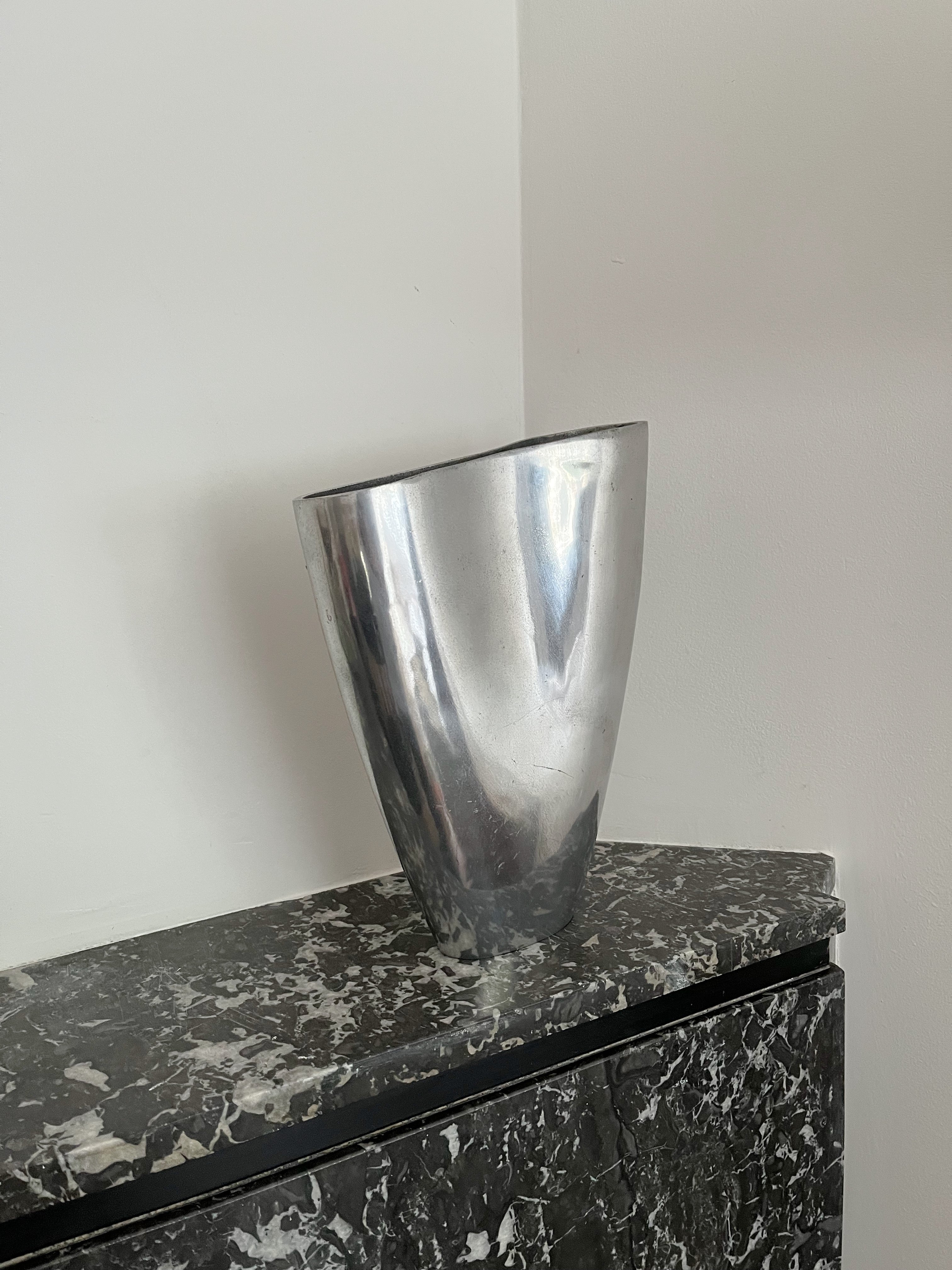 METAL VASE