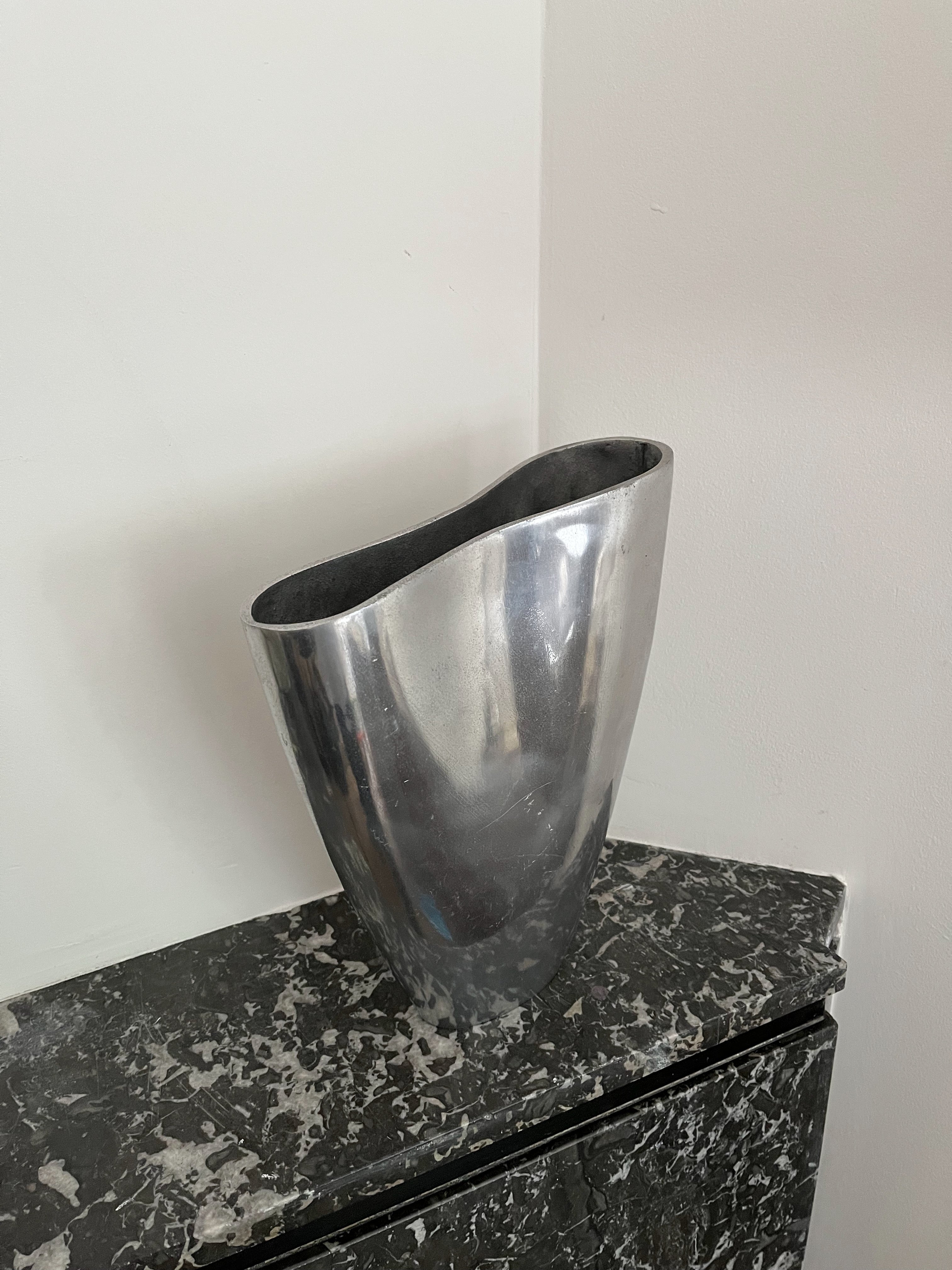 METAL VASE