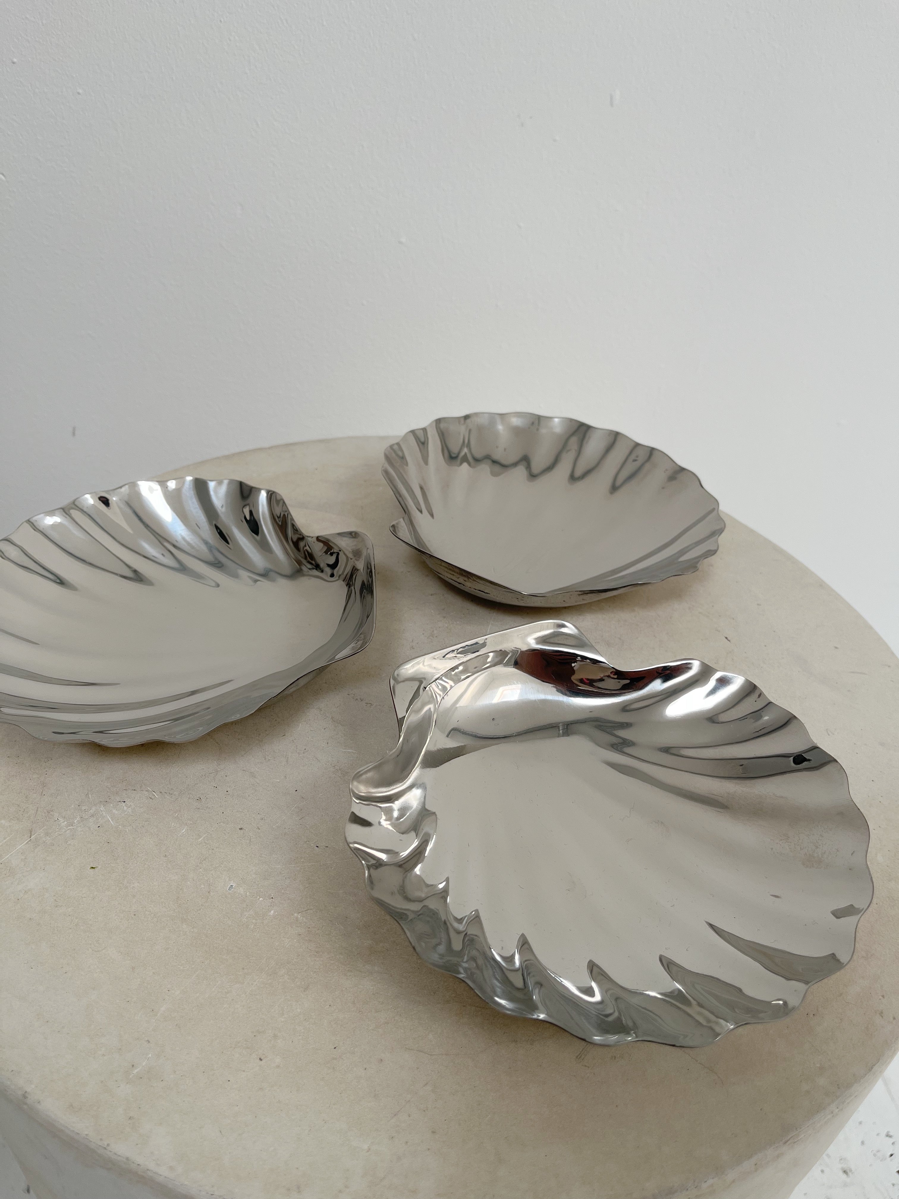 VINTAGE SHELL DISHES