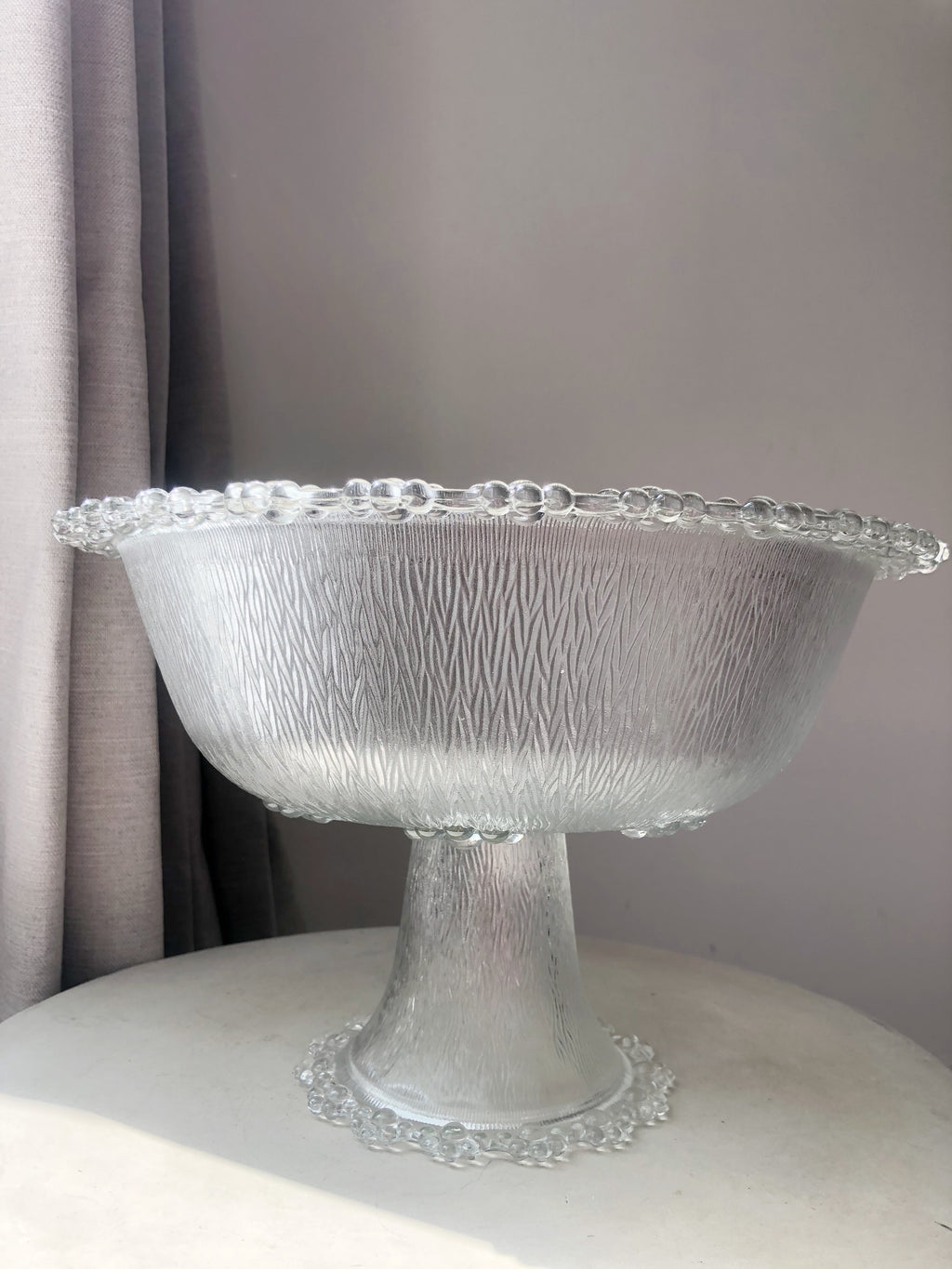 CENTERPIECE BOWL OF GLASS