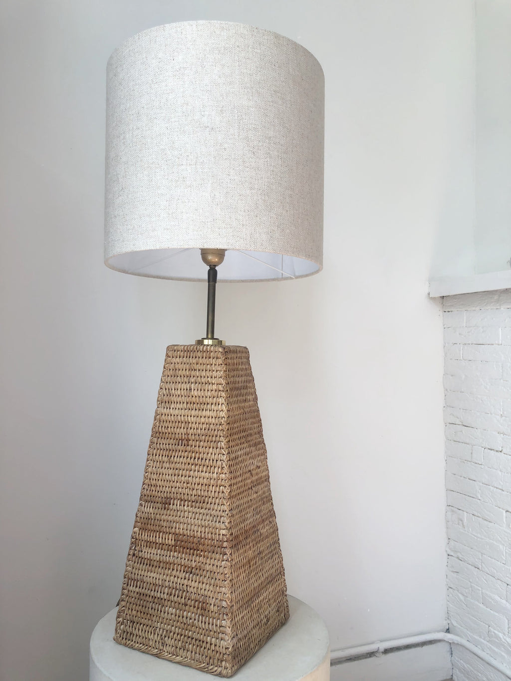 MID CENTURY ROTAN TABLE LAMP