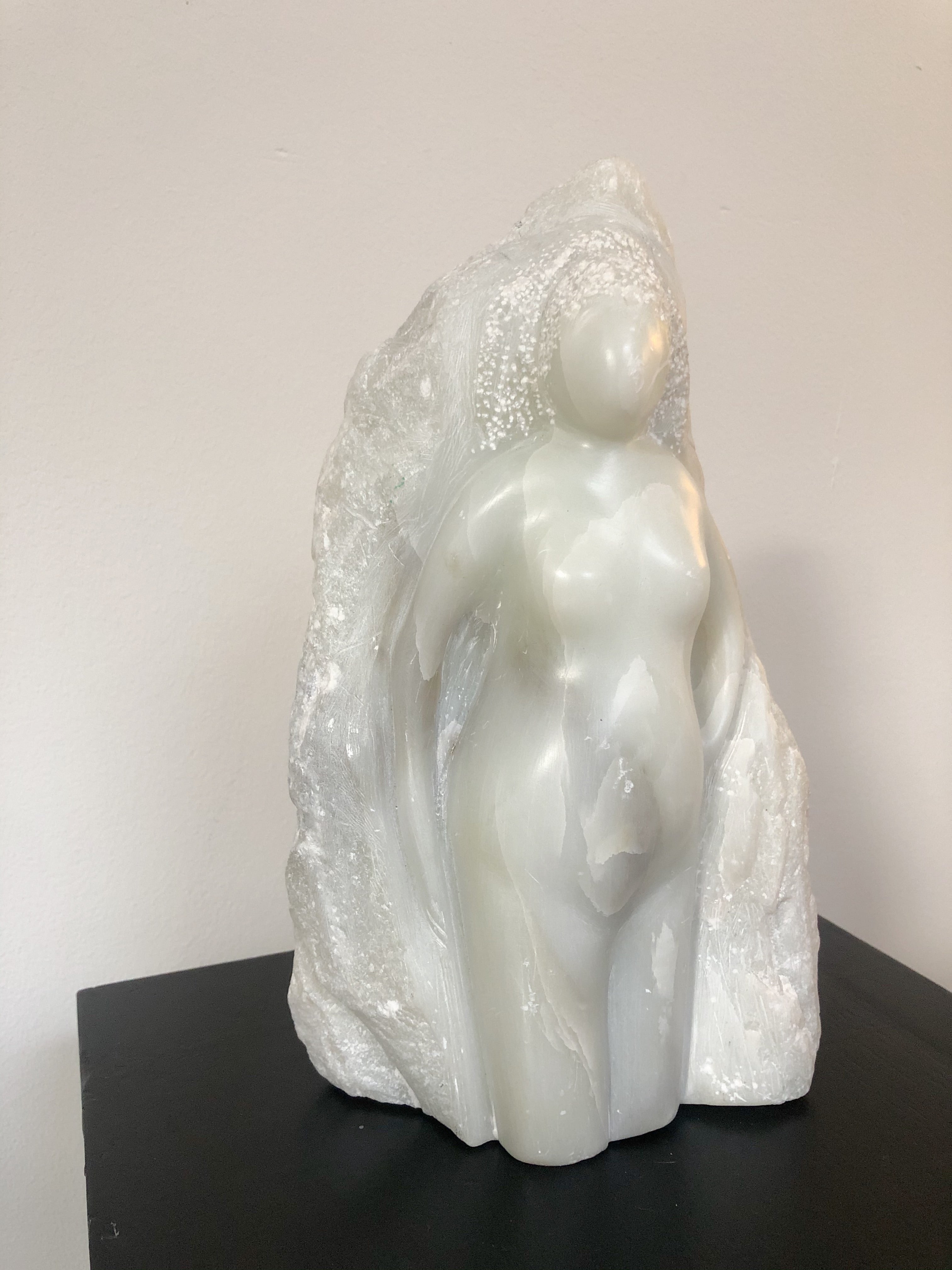 WOMAN FIGURE OF MARBLE